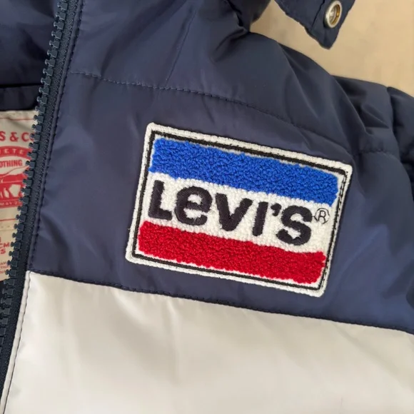 Levi’s Kids Hooded Water Resistant Puffer Coat. - Picture 4 of 12